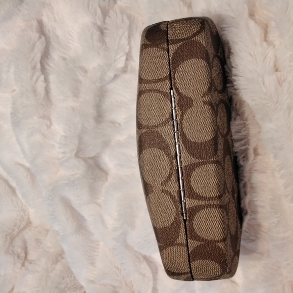 COACH Hard shell eyeglasses case, large - Picture 3 of 10